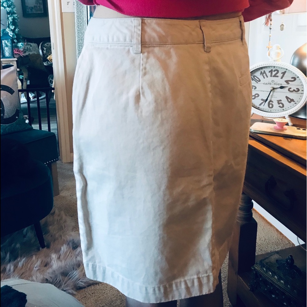 Gap skirt too big for model but super cute!
